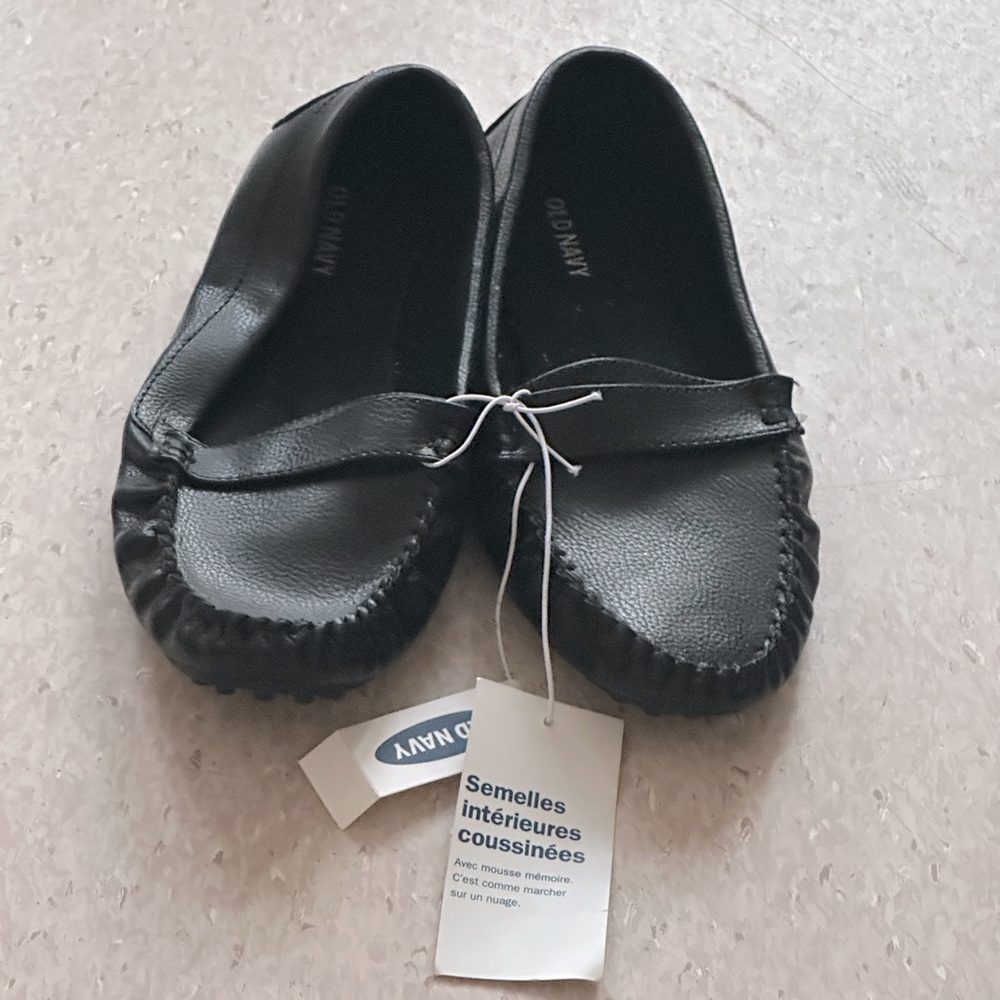 NWT Women’s size 8 black loafers